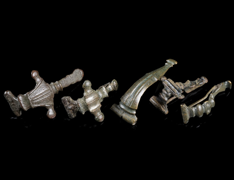 A GROUP OF FIVE EARLY ROMAN BRONZE BROOCHES 
Circa 1st century AD. 
Various fo...