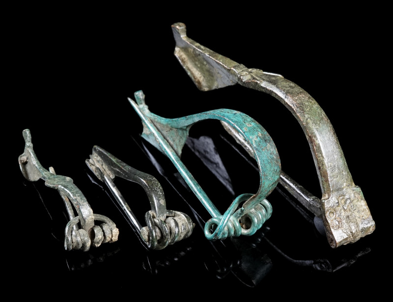 A GROUP OF FOUR ROMAN BRONZE BROOCHES 
Circa 1st-2nd century AD. 
A wolf heade...