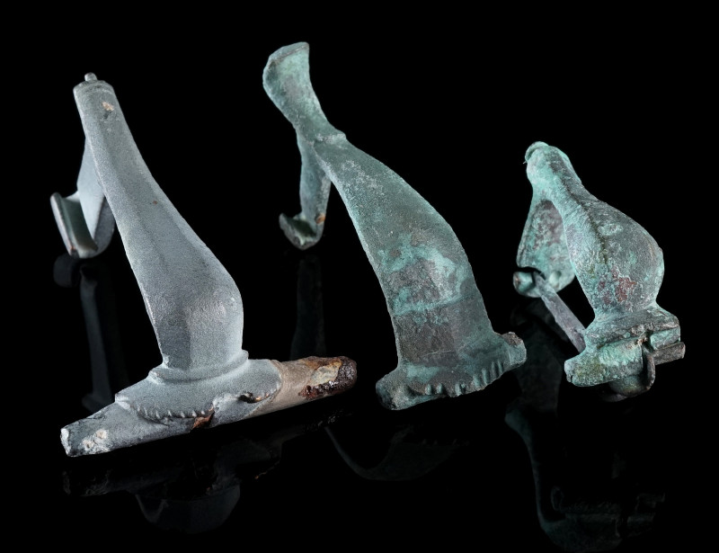 A GROUP OF THREE ROMAN BRONZE KNEE BROOCHES
Circa 2nd-3rd century AD.
Various ...