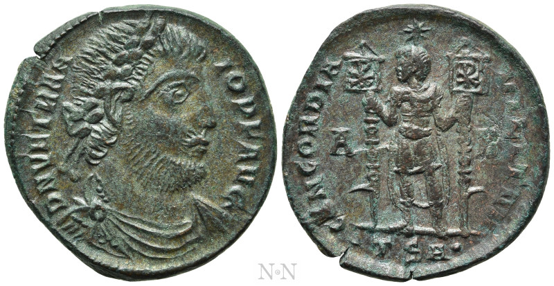 VETRANIO (350). Ae. Thessalonica. 

Obv: D N VETRANIO P F AVG. 
Laureate, dra...