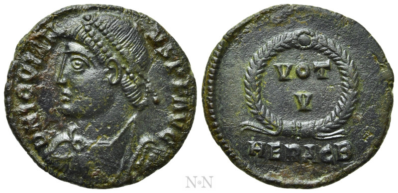 JOVIAN (363-364). Follis. Heraclea. 

Obv: D N IOVIANVS P F AVG. 
Diademed, d...