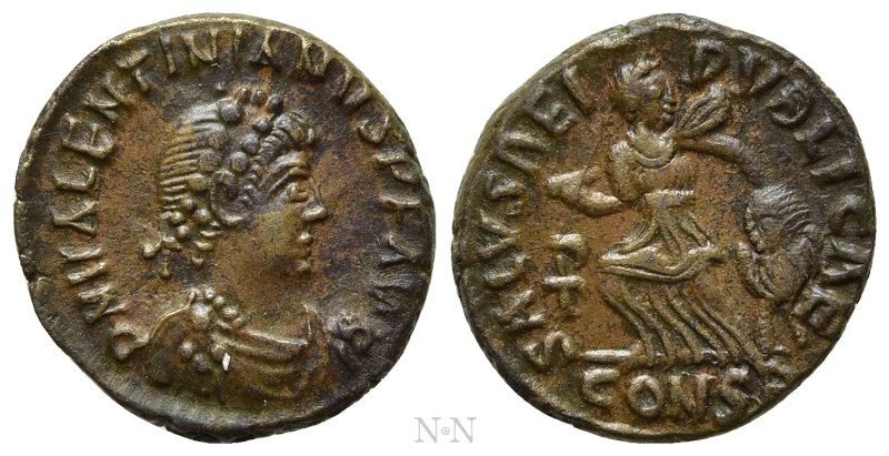 VALENTINIAN II (375-392). Ae. Constantinople. 

Obv: D N VALENTINIANVS P F AVG...