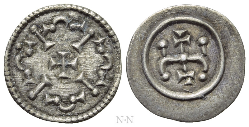 HUNGARY. Geza II (1141-1162). Denar. 

Obv: Short cross, with decoration in ea...