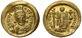 Justin I (518 – 527), gold Solidus, Constantinople, officina Є, D N IVSTINVS P P AVC, helmeted bust three quarters facing, holding spear and shield de...