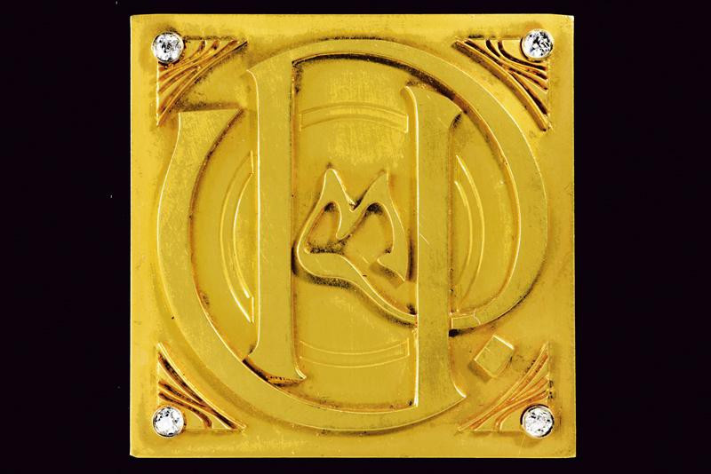 dating: 1904 provenance: Kingdom of Italy, Square plaque made of gold, donated b...