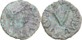 Ostrogothic Italy, Athalaric (526-534). AE Pentanummium, Rome mint. Obv. Helmeted and draped bust of Invicta Roma right. Rev. Large V (mark ov value)....