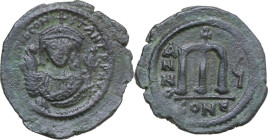 Tiberius II Constantine (578-582). AE Follis. Constantinople mint, 4th officina. Dated RY 5 (AD 578-579). Obv. δM TIb CONS-TANT [PP AVG]. Crowned faci...