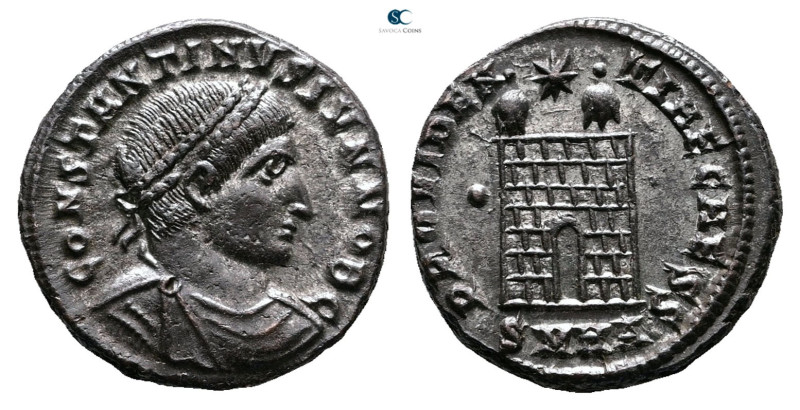 Constantine II, as Caesar AD 317-337. Heraclea
Follis Æ

17 mm, 3,56 g


...
