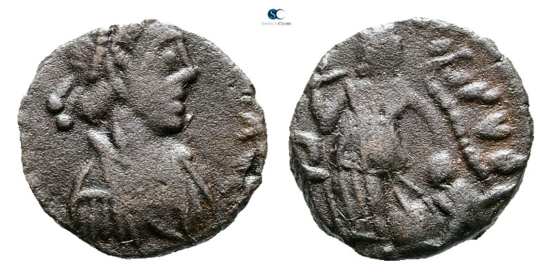 Johannes AD 423-425. Rome
Nummus Æ

11 mm, 1,07 g



Nearly Very Fine