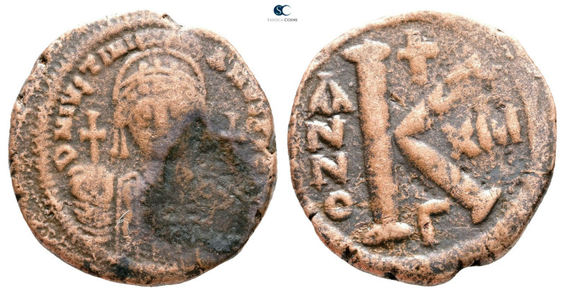 Justinian I AD 527-565. Constantinople
Half Follis or 20 Nummi Æ

28 mm, 11,0...