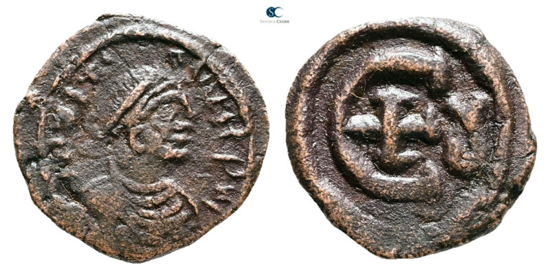 Justinian I AD 527-565. Theoupolis (Antioch)
Pentanummium Æ

16 mm, 1,85 g
...