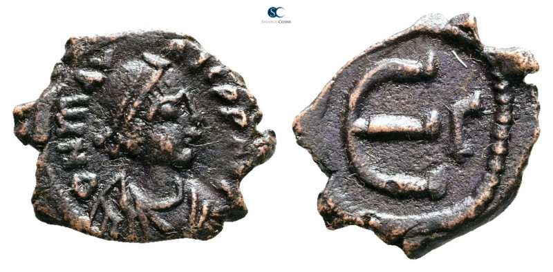 Maurice Tiberius AD 582-602. Constantinople
Pentanummium Æ

17 mm, 1,51 g

...