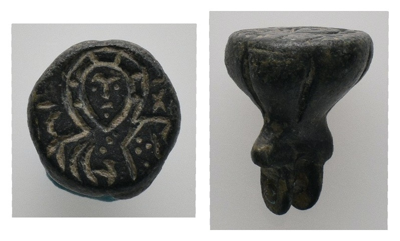 ANCIENT BYZANTINE BRONZE STAMP SEAL.
.
Weight: 7.48 g.
Diameter: 16.59 mm.