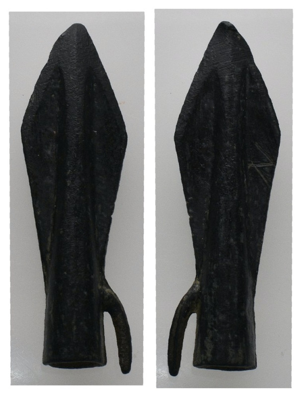 ANCIENT ROMAN BRONZE ARROW HEADS.(Circa 2th Century).
.
Weight: 5.24 g.
Diame...