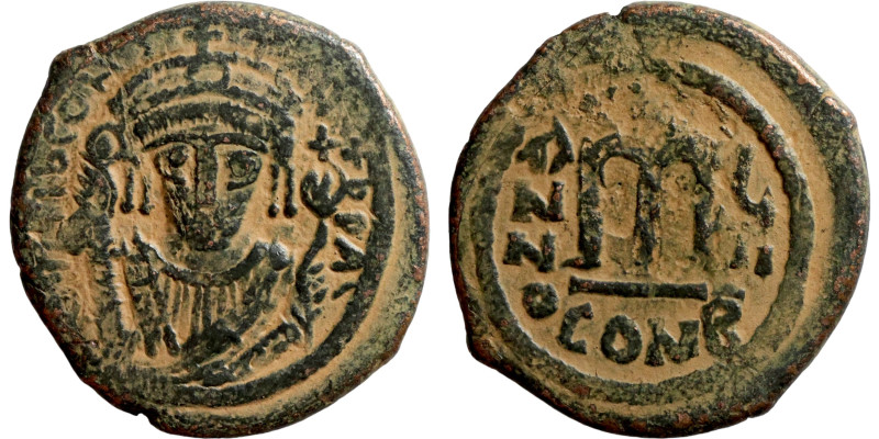 Tiberius II Constantine, Follis. Constantinople. Obverse: Crowned bust facing, w...