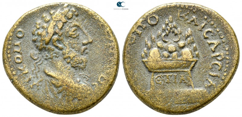 Cappadocia. Caesarea. Commodus AD 180-192. 
Bronze Æ

29 mm., 14,56 g.


...