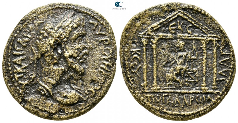 Decapolis. Gadara. Marcus Aurelius AD 161-180. 
Bronze Æ

30 mm., 11,23 g.
...
