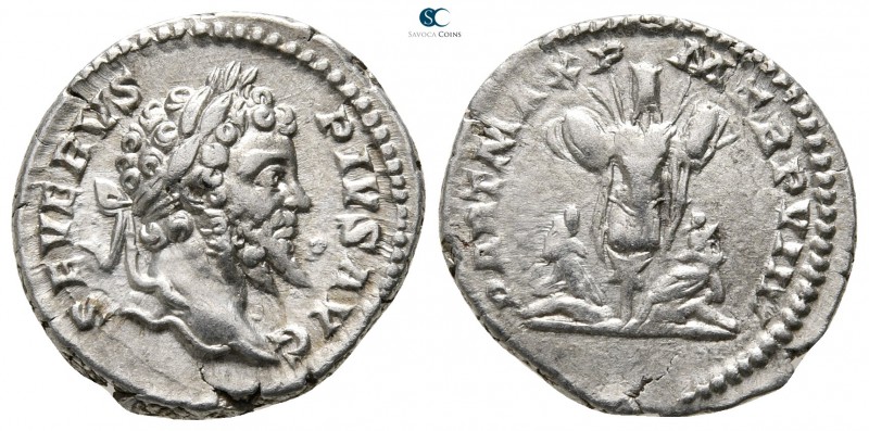 Septimius Severus AD 193-211. Rome
Denarius AR

19 mm., 3,31 g.



very f...