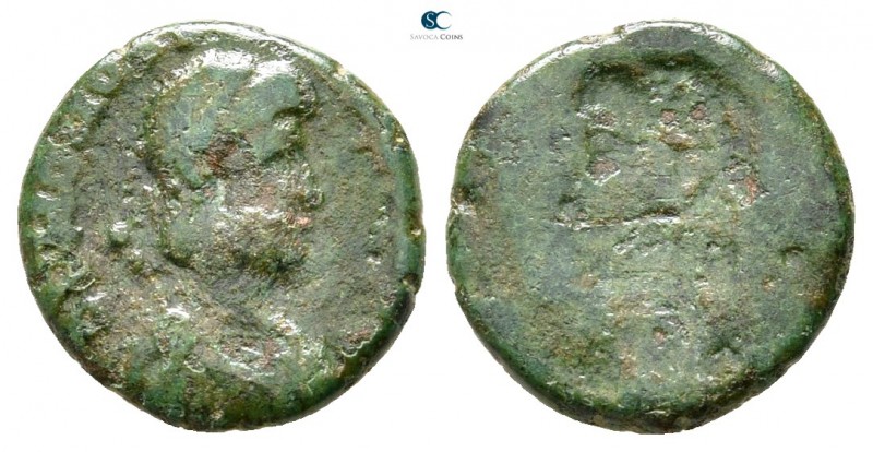 Honorius AD 393-423. Uncertain mint
Brockage Nummus AE

12 mm., 1,07 g.


...