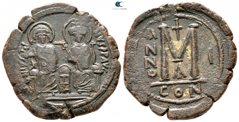 Justin II and Sophia AD 565-578. Constantinople
Follis Æ

32 mm., 15,24 g.
...