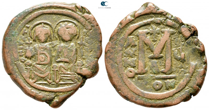 Justin II and Sophia AD 565-578. Constantinople
Follis Æ

31 mm., 13,68 g.
...