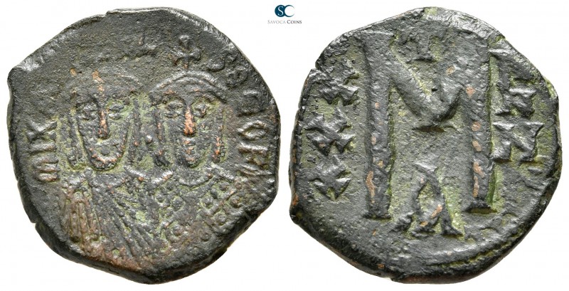 Michael II with Theophilus AD 820-829. Constantinople
Follis Æ

20 mm., 5,05 ...