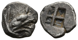 IONIA. Teos. (Circa 475-450 BC).
AR Tetartemorion (6,5mm 0,24g)
Obv: Head of griffin right
Rev: Quadripartite incuse square.
SNG Kayhan 603