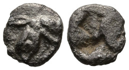 IONIA. Teos. (Circa 475-450 BC).
AR Tetartemorion (5,4mm 0,15g)
Obv: Head of griffin right
Rev: Quadripartite incuse square.
SNG Kayhan 603