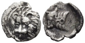 CARIA, Uncertain ('Mint C'). (Circa 400-350 BC).
AR Hemiobol (8,9mm 0,34g)
Obv: Head of lion facing slightly left
Rev: Head of bull left; monogram ...