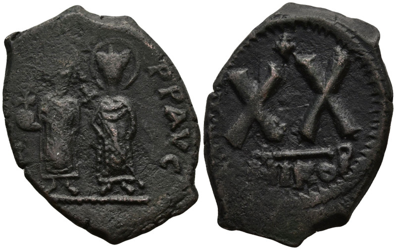 Phocas, with Leontia (AD 602-610). Nicomedia
AE Half Follis (21,3mm 6,42g)
Obv...