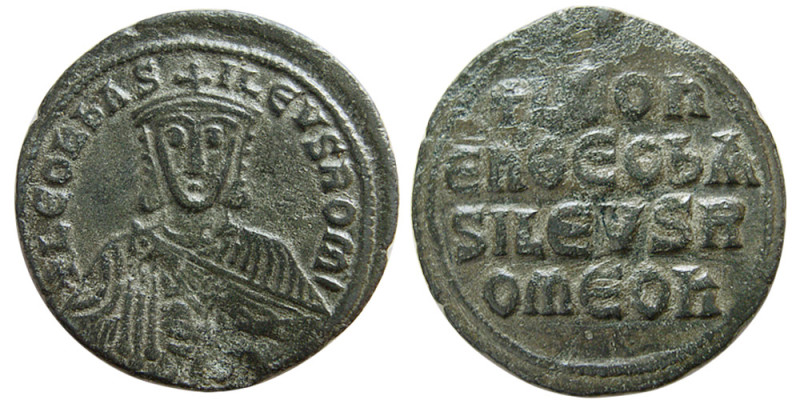 BYZANTINE EMPIRE, Leo VI. 886-912 AD. Æ half Follis (6.82 gm; 27 mm). Constantin...