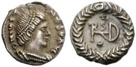 THE OSTROGOTHS 
 Theoderic, 493-526 
 Pseudo-Imperial Coinage. In the name of Justin I, 518-526 . Quarter siliqua, Roma or Ravenna 518-526, AR 0.70 ...