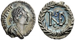 THE OSTROGOTHS 
 Amalasuntha, 534-535 
 Pseudo-Imperial Coinage. In the name of Justinian I, 527-565. Quartier siliqua, Ravenna 534-535, AR 0.74 g. ...