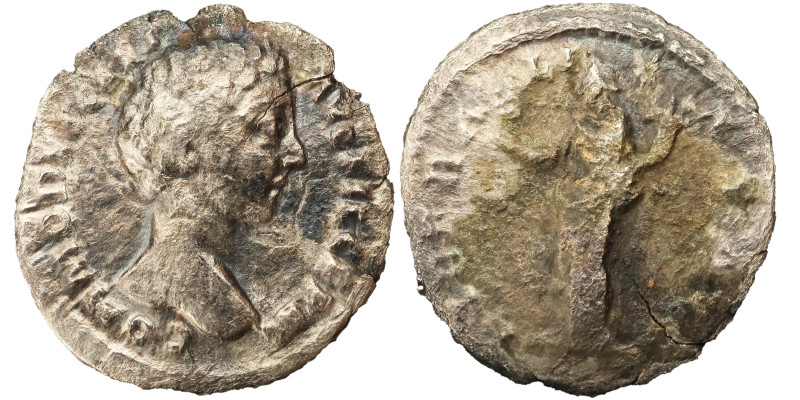 Commodus AR Denarius, 177-192 AD - 2.56g, 17mm