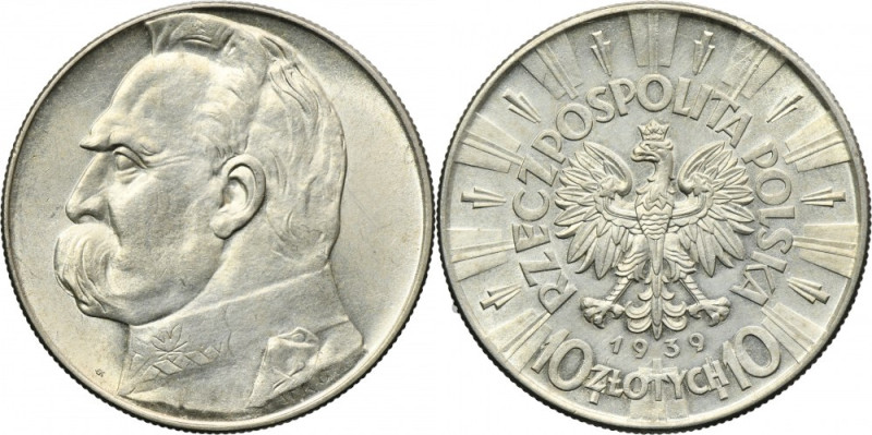 Piłsudski, 10 złotych 1939 Egzemplarz z obustronnie zachowanym zegarowym połyski...