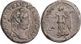 ÄGYPTEN ALEXANDRIA
Vitellius, 69 n. Chr. BI-Tetradrachme April - Juli 69 n. Chr. (= Jahr 1) Vs.: Kopf mit Lorbeerkranz n. r., Rs.: Nike schreitet mit...