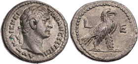 ÄGYPTEN ALEXANDRIA
Traianus, 98-117 n. Chr. BI-Tetradrachme 101/102 n. Chr. (= Jahr 5) Vs.: Kopf mit Lorbeerkranz n. r., Rs.: Adler steht n. r., in d...
