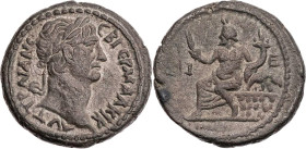 ÄGYPTEN ALEXANDRIA
Traianus, 98-117 n. Chr. BI-Tetradrachme 111/112 n. Chr. (= Jahr 15) Vs.: Kopf mit Lorbeerkranz n. r., Rs.: Nilus sitzt mit Ähren ...