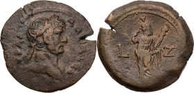ÄGYPTEN ALEXANDRIA
Hadrianus, 117-138 n. Chr. AE-Drachme 122/123 n. Chr. (= Jahr 7) Vs.: Büste mit drapierter linker Schulter und Lorbeerkranz n. r.,...