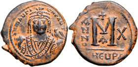 BYZANZ. 
MAURICIUS TIBERIUS 582-602. AE-Follis 28/29mm ("10"= 591/592) 12,53g, Theupolis, 3. Off. Konsularbüste v.v. Trugschrift / Wert M zw. ANNO - ...