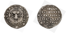 BYZANZ. 
IOHANNES I. Tzimiskes 969-976. Miliarision 22mm 2,50g, Konstantinopel. Lorosbüste mit Kreuzkrone auf rundem Medaillon auf Krukenkreuz v.v. +...