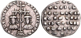 BYZANZ. 
BASILIOS II. Bulgaroktonos mit KONSTANTINOS VIII. 976-1025. Miliarision 2,07g. 2 Büsten neben Stufenkreuz Eh TOVTW NICAT' - bASILEIC CWhST, ...