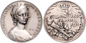 SAMMLUNG Königin Luise von Preussen. 
Luise v. Mecklenburg-Strelitz, Königin von Preußen 1797-1810. Medaille 1910 (v. K. Goetz) auf ihren 100. Todest...