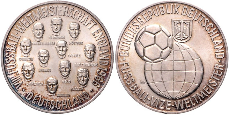 SPORT. 
FUSSBALL. 
Weltmeisterschaften. GROSSBRITANNIEN. Dt. Medaille 1966 (o....