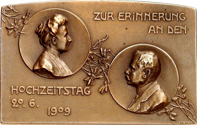 FREUNDSCHAFT, LIEBE, EHE. 
EHE. 
HOCHZEIT. Plakette 1909 (v. B. Strobl) Zur Er...