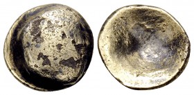 CENTRAL EUROPE, Vindelici. 2nd-1st century BC. Quarter stater or ’Glattes Regenbogenschüsselchen’ (Electrum, 10.5 mm, 1.34 g). Plain bulge. Rev. Blank...