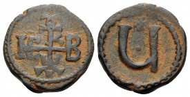 Maurice Tiberius, 582-602. Pentanummium (Bronze, 15 mm, 1.79 g, 5 h), Theoupolis (Antiochia). Monogram of Maurice Tiberius. Rev. Large Ч with pellet i...