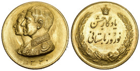 IRAN Mohammed Riza Pahlevi, 1942-1979. Goldmedaille 1961 (= 1340 SH), unsigniert. Die Brustbilder von Riza Pahlevi und seiner Gemahlin Farah Diba nebe...