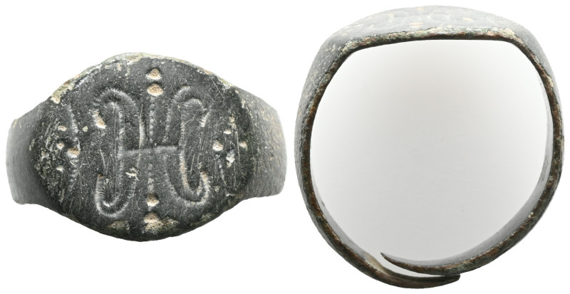 ANCIENT BYZANTINE BRONZE RING ( 7th - 10th ) AE.

 Weight:3,9 gr Diameter:21,5...