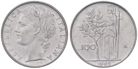 Repubblica Italiana (dal 1946) 100 Lire 1965 Minerva - Gig. 102 Ac 7,95 g 

 

FDC